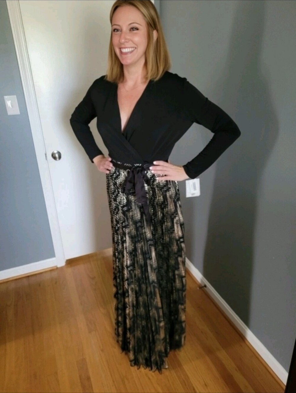 NEW Women's LulaRoe DeAnne Wrap Gold & Black Maxi Pleated Dress Size Medium